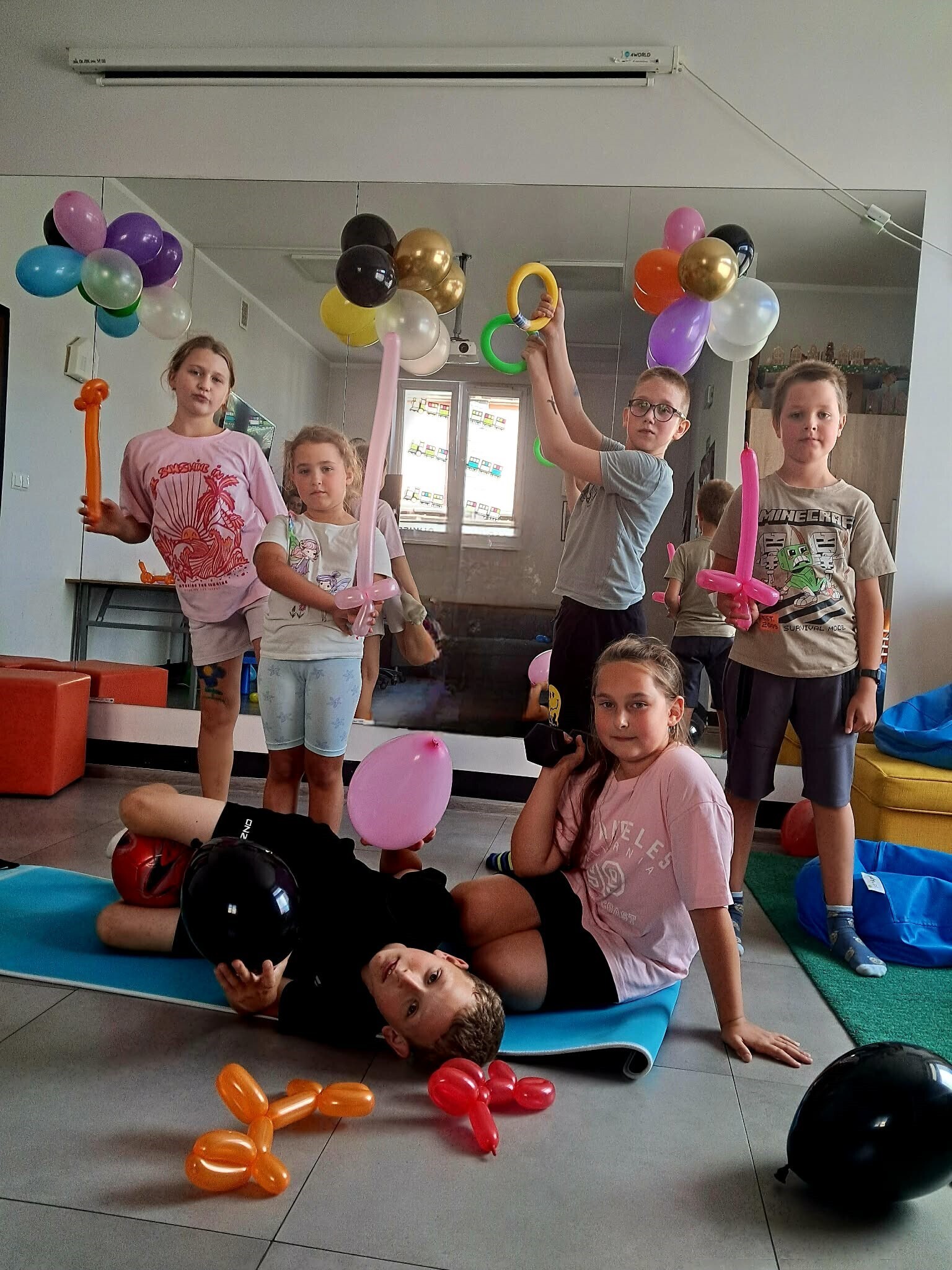 Dzieci z balonami